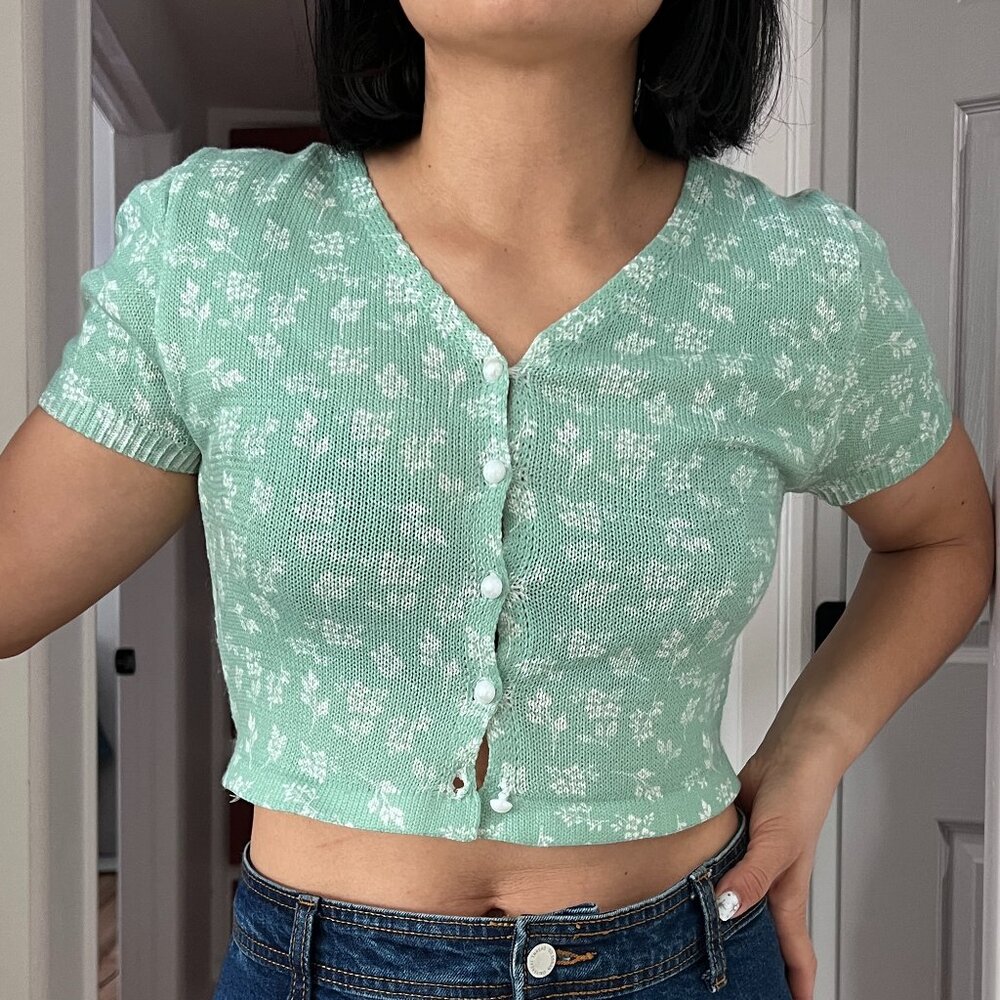 Cropped cardigan sweater Medium short sleeve pearl buttons green‎ cream floral